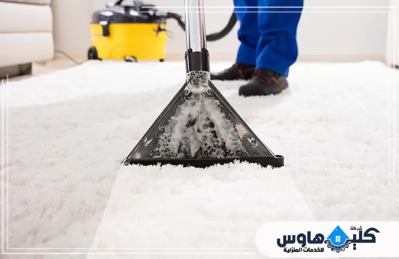 فني تنظيف شركة تنظيف سجاد جدة 0500836119 شركة كلين هاوس شركة كلين هاوس يقوم بتنظيف السجاد باستخام احدث الماكينه لشفط الاوساخ والاتربه